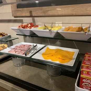 Renaissance Austin Hotel - Concierge Lounge - Hotels Near Me - Austin, Texas Renaissance Austin Hotel - Concierge Lounge - Hotels Near Me - Austin, Texas
