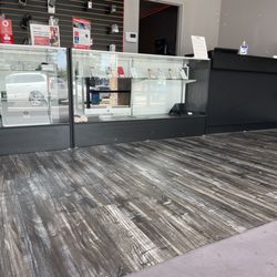 Phone Repair Ambulance - The store desk