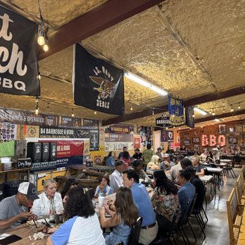 B4 Barbeque & Boba - Inside - Barbeque Near Me - Mabank, Texas