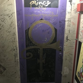 Chicago Theatre - Signatures, including Prince. - Performing Arts Near Me - Chicago, Illinois Chicago Theatre - Signatures, including Prince. - Performing Arts Near Me - Chicago, Illinois