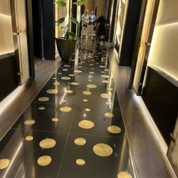 L'Hôtel du Collectionneur - Lobby to the breakfast buffet