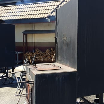 BBQ 152 - they smoke the bbq just outside the restaurant - Barbeque Near Me - Gilroy, California BBQ 152 - they smoke the bbq just outside the restaurant - Barbeque Near Me - Gilroy, California