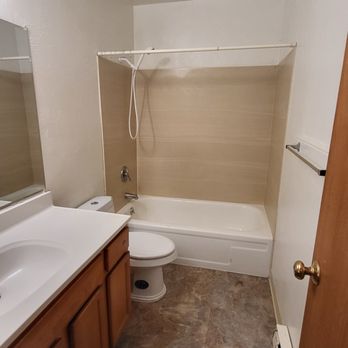 Touched By Angels - Bathroom that she charged 6 hours @ $55/hr. - Carpet Cleaning Near Me - Juneau, Alaska Touched By Angels - Bathroom that she charged 6 hours @ $55/hr. - Carpet Cleaning Near Me - Juneau, Alaska