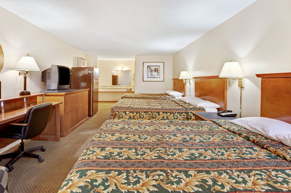 KNIGHTS INN BIG SPRING 19 Photos 1000 W. 4Th St., Big Spring, Texas