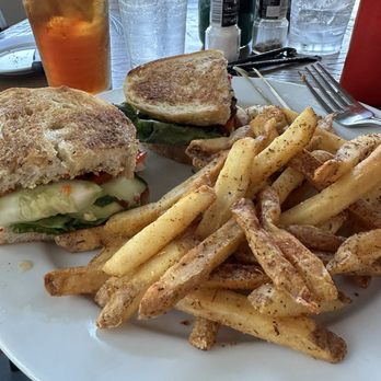 Foster's Kitchen Waikoloa - Veggie sandwich (no tomato) with Cajun fries - American Near Me - Waikoloa, Hawaii