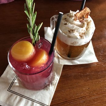 Rams Head Bar - Trillium cocktail & hot cider cocktail - Bars Near Me - Timberline Lodge, Oregon Rams Head Bar - Trillium cocktail & hot cider cocktail - Bars Near Me - Timberline Lodge, Oregon
