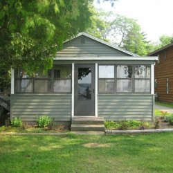 Pinewood Cottages - Cottage 1 - lakefront, sleeps 6