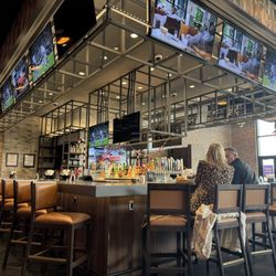 Harrah's Columbus Racing & Casino - bar area