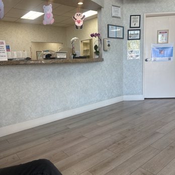 Schnierow Dental Care - Front desk - Orthodontists Near Me - Hawthorne, California Schnierow Dental Care - Front desk - Orthodontists Near Me - Hawthorne, California