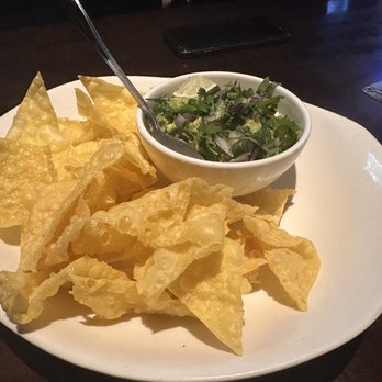 Yard House - Guacamole & Chips (wonton chips) - New American Near Me - Lombard, Illinois