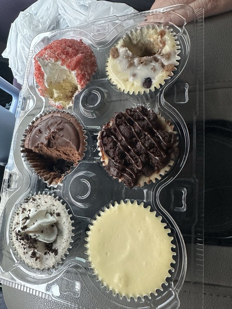 Pattiecakes Cheesecakery Logo