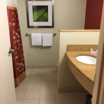 Courtyard by Marriott Omaha Aksarben Village - Clean and reasonably spacious bathroom - Hotels Near Me - Omaha, Nebraska Courtyard by Marriott Omaha Aksarben Village - Clean and reasonably spacious bathroom - Hotels Near Me - Omaha, Nebraska