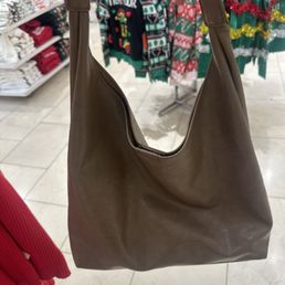 Smells bad inside of bag . Very cheap Smells bad inside of bag . Very cheap