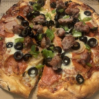 Gianni's Pizza - Gianni's Special Pizza (Combination) - Italian Near Me - Monterey, California