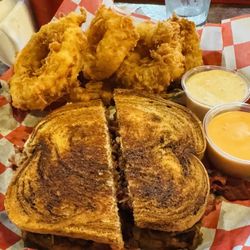 The Roost Bar & Grill - Reuben and Rings