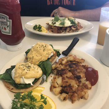 Snug Harbor - Diners Near Me - Santa Monica, California
