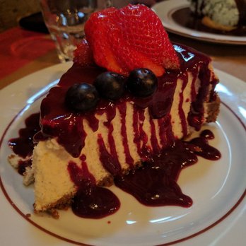 L'Escalier - Cheesecake. Not dense, but still good. Light raspberry sauce.  Home made gram cracker crust. - French Near Me - Metz, 57