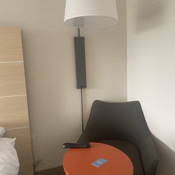 Hilton Garden Inn Eugene/Springfield - Sitting area near bed - Hotels Near Me - Springfield, Oregon