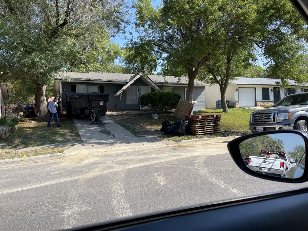 Slide of DE AL Roofing