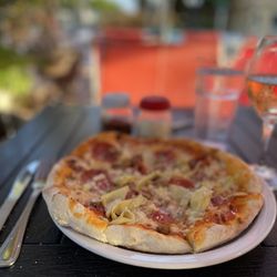 The Fountain Kitchen & Wine Bar - PJs special plush bacon, traditional crust.