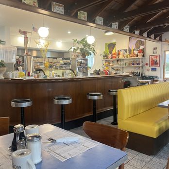 The Art Cliff Diner - the interior of the restaurant - Diners Near Me - Vineyard Haven, Massachusetts