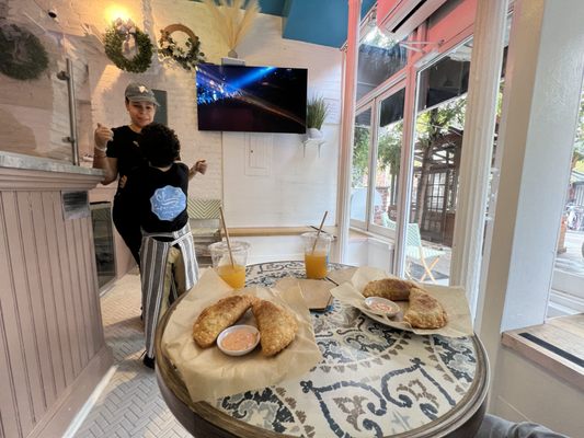 Cafe La Fe, coffee shop and bubble tea. by null