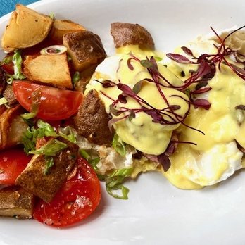 Hasbrouck House - Very yummy Eggs Benedict breakfast - Hotels Near Me - Stone Ridge, New York