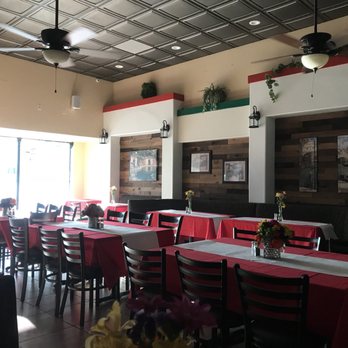 Mamma Mia - Dining Room - Italian Near Me - Bakersfield, California Mamma Mia - Dining Room - Italian Near Me - Bakersfield, California