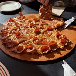 Pizza Hut - Pepperoni, duo tavern style