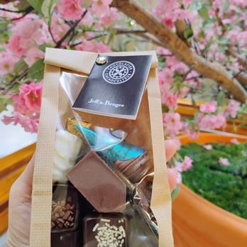 Jeff de Bruges - Bag of chocolates - Chocolatiers & Shops Near Me - Montreal, Quebec