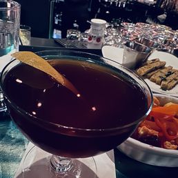 Bartender's choice- whisky, rye, bitter Bartender's choice- whisky, rye, bitter