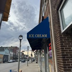 Babe's Ice Cream & Desserts - Storefront