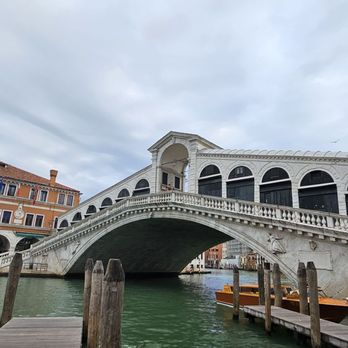 Ponte di Rialto - Landmarks & Historical Buildings Near Me - Venezia, VE Ponte di Rialto - Landmarks & Historical Buildings Near Me - Venezia, VE