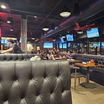 Finney's Crafthouse - Redlands - Dining Room - New American Near Me - Redlands, California