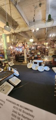 Hippo Hardware & Trading Co by null