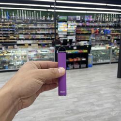 Vape & Smoke Shop - The worst vape and the excellent manager !