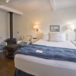The McBEE COTTAGES, Est. 1927 / Cozy, Family Lodgings - Child & Pet Friendly - One Block to Beach