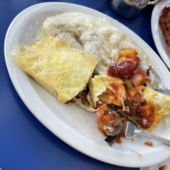 Bob & Edith's Diner - Veggie Omelet Grits - American Near Me - Arlington, Virginia
