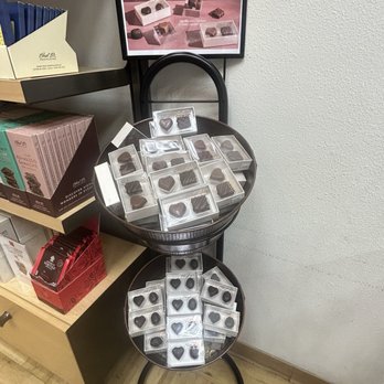 Ethel M Chocolates - Chocolatiers & Shops Near Me - Las Vegas, Nevada