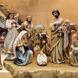 Christmas Shoppe the - Nativity set.