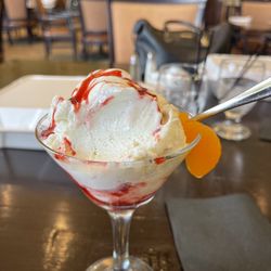 Siena Bistro - Vanilla ice cream with a razzberry topping! A Quality ice cream !