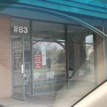 Harolds Chicken Shack - Outside of the restaurant - Southern Near Me - Aurora, Illinois