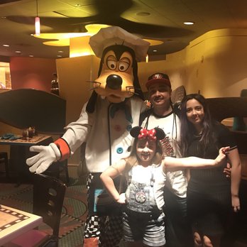 Goofy's Kitchen - Chilling with goofy ;) - American Near Me - Anaheim, California