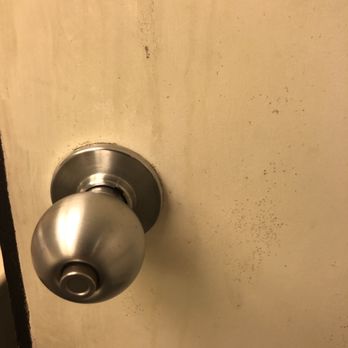悅來酒店 - Moisture stains with mold growth noted at interior aspect of bathroom door by interior handle. - Hotels Near Me - Hong Kong, HK 悅來酒店 - Moisture stains with mold growth noted at interior aspect of bathroom door by interior handle. - Hotels Near Me - Hong Kong, HK