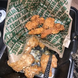 5 garlic parm and 5 Louisiana rub! Boneless!