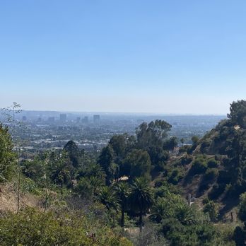 Runyon Canyon Park - Hike view - Dog Parks Near Me - Los Angeles, California Runyon Canyon Park - Hike view - Dog Parks Near Me - Los Angeles, California