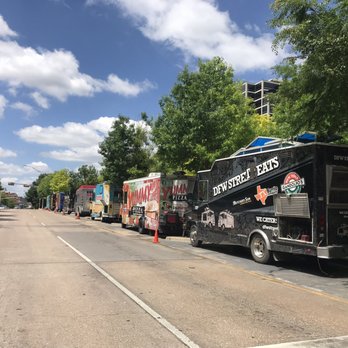 Klyde Warren Park - Food trucks galore - Parks Near Me - Dallas, Texas Klyde Warren Park - Food trucks galore - Parks Near Me - Dallas, Texas
