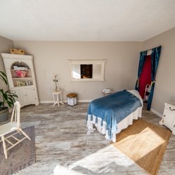 Chez Aesthete - Where you and your skincare needs are of upmost importance.