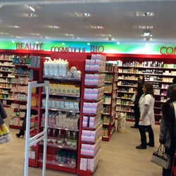 Pharmacie du RER - Intérieur parapharmacie du RER  la défense