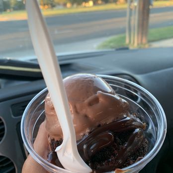 J's Creamery - Molten lava sundae with chocolate custard instead of vanilla - Ice Cream & Frozen Yogurt Near Me - Lubbock, Texas